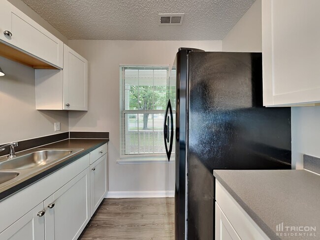 Building Photo - 11136 White Stag Dr