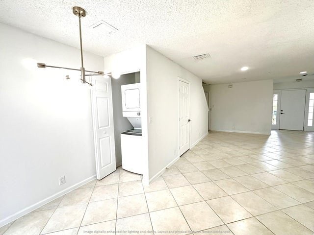 Building Photo - 703 Crosswinds Dr