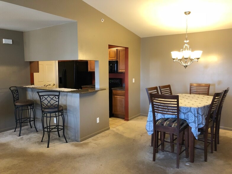 Building Photo - 52165 Naugatuck Dr