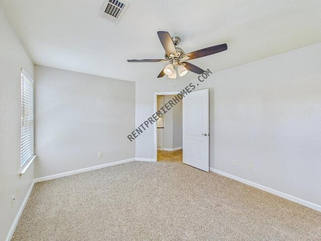 Building Photo - 29 Green Apple Dr