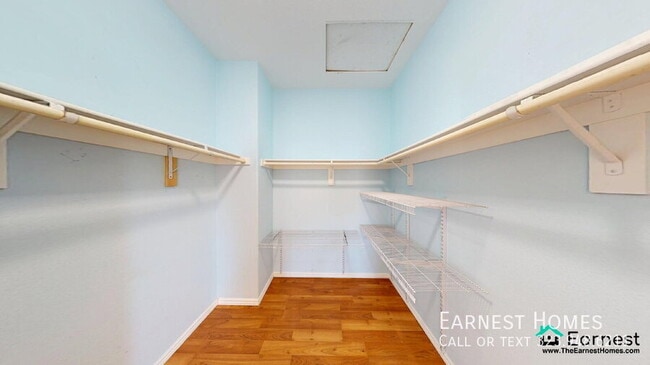 Building Photo - 20300 Vanowen St
