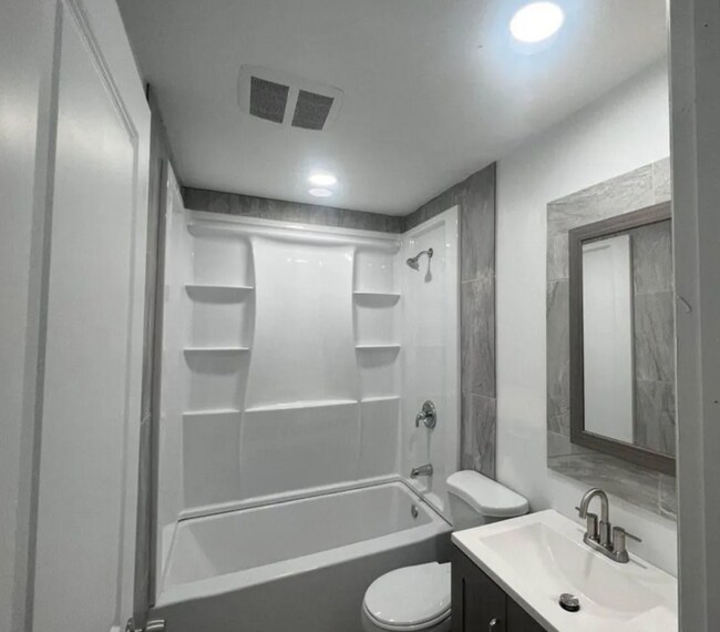 Building Photo - Carmen Ave - Fourplex