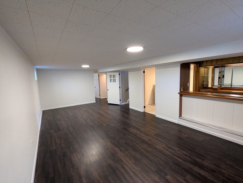 Basement Rec Room - 2519 Lelaray St