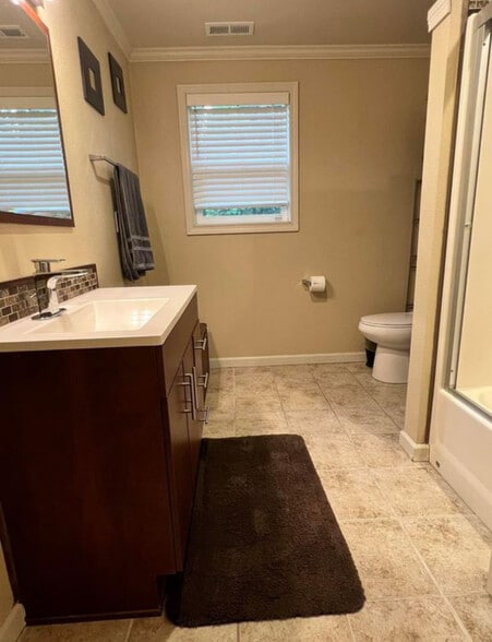 Building Photo - 239 S 126th St