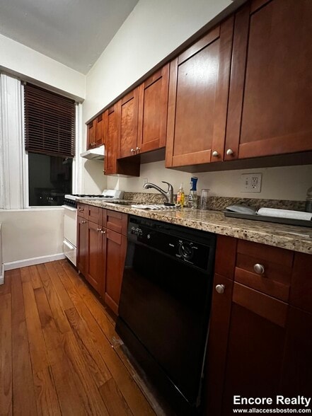 Building Photo - 2003 Commonwealth Ave