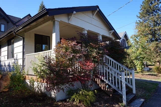 Building Photo - Super Charmer - Small house, big heart!