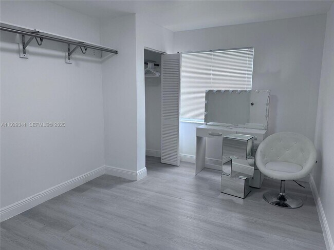 Building Photo - 15720 NW 44th Ct