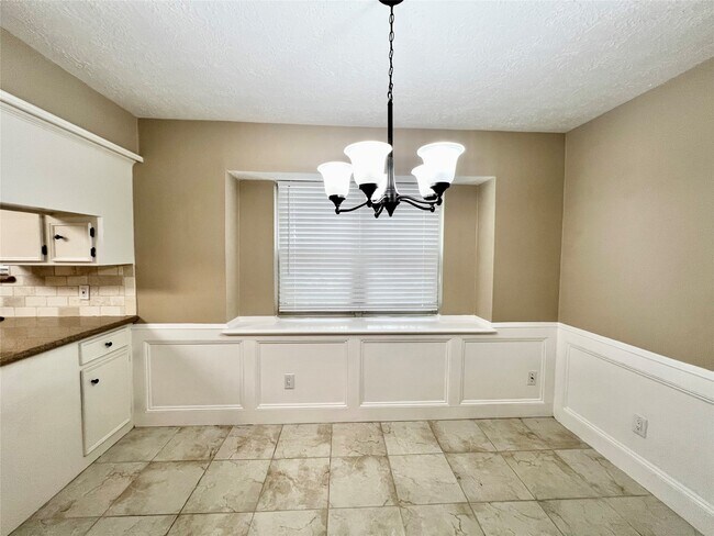 Building Photo - 17527 Forest Mist Dr