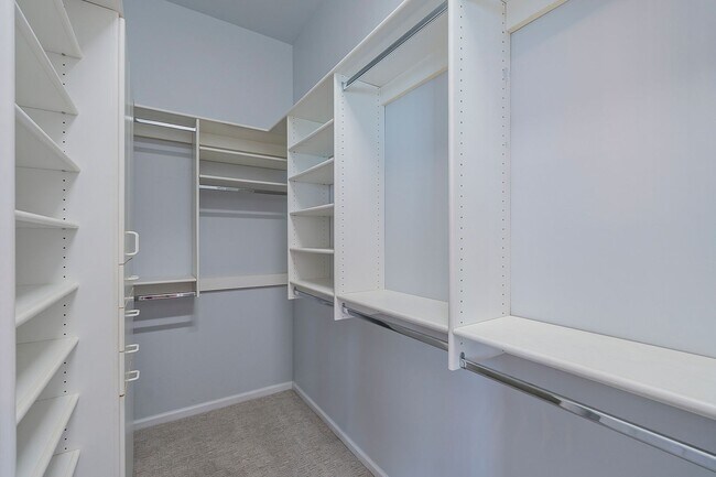 Building Photo - Gated Community!