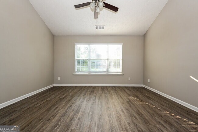 Building Photo - 342 Summit View Dr