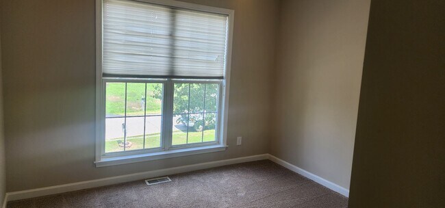 Building Photo - Spacious Home with Room to Spread Out