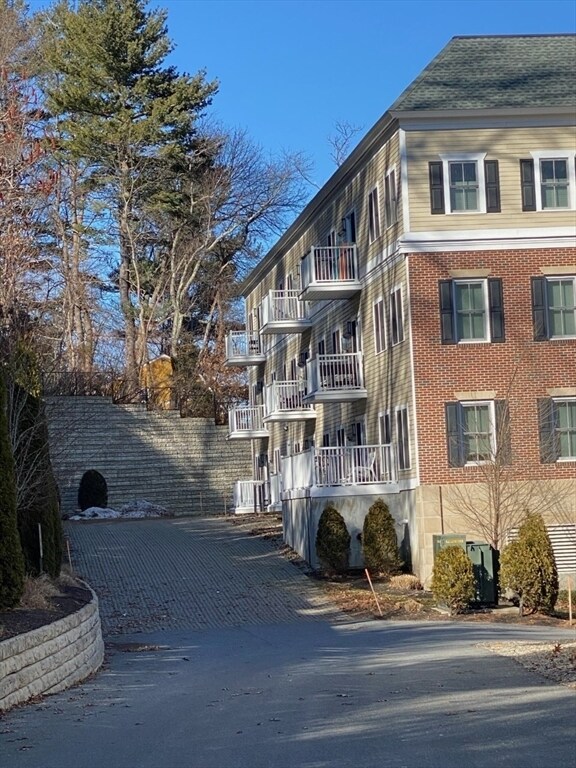 Building Photo - 245 Cambridge St