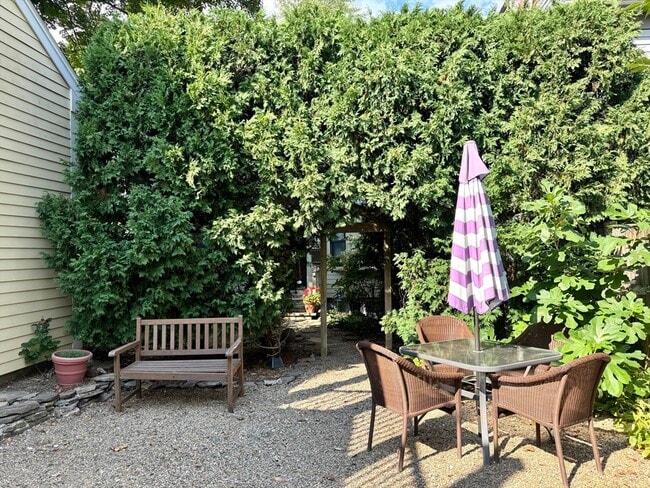 Building Photo - 237 Mt Auburn St