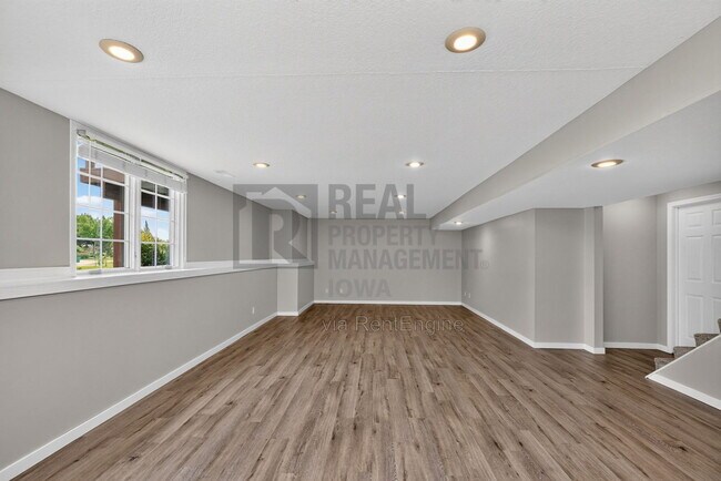 Building Photo - 2305 NE Hanover Ct