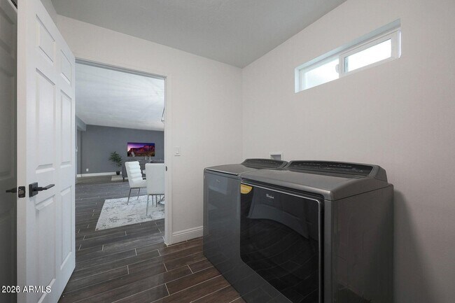 Building Photo - 8444 E Bonita Dr