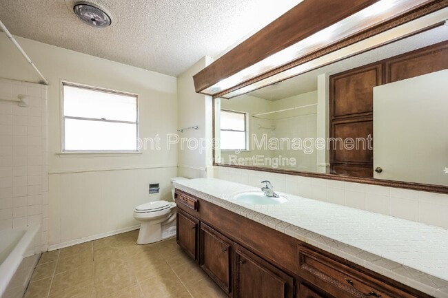 Building Photo - 3647 Pinebluff Dr