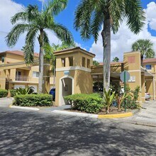 Building Photo - 741 N Pine Island Rd