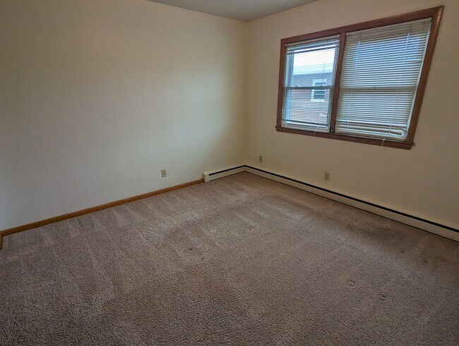 Building Photo - Sublet Available Starting 3/2/26, 2-bed 1-bath Apartment