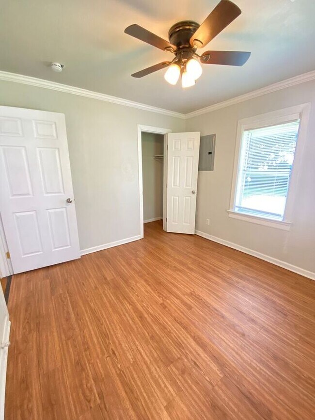 Building Photo - Cute 3 Bed 1 Bath Near Tinker AFB