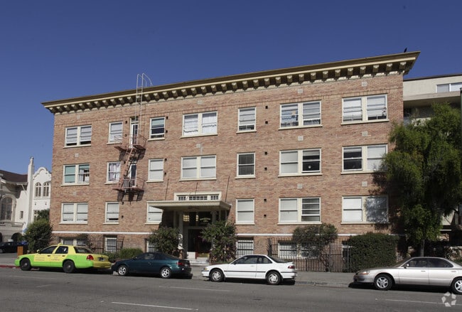 Building Photo - Commodore Apartments