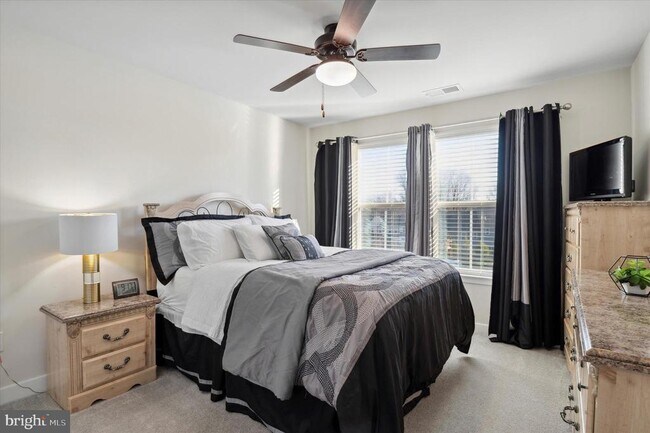 Building Photo - 1215 Benjamin Dr