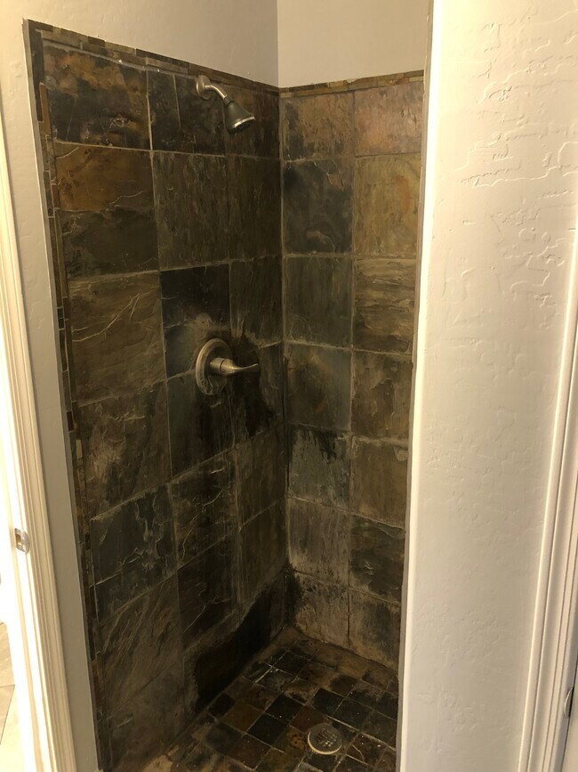 Building Photo - 11818 W Sunnyside Dr