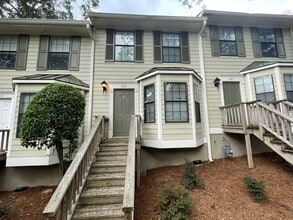 Building Photo - AVAILABLE FOR IMMEDIATE MOVE IN!