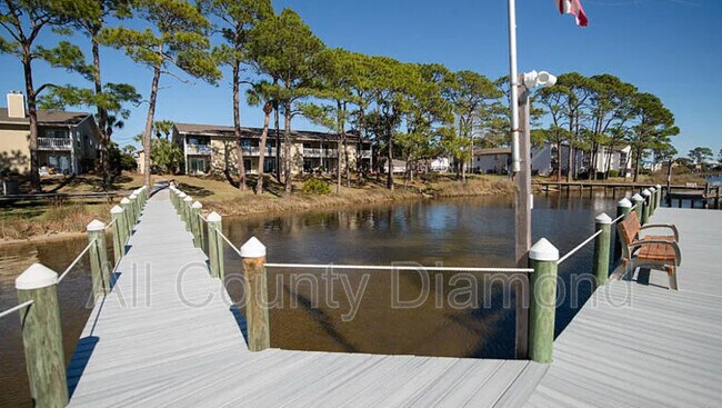 Building Photo - 6903 N Lagoon Dr