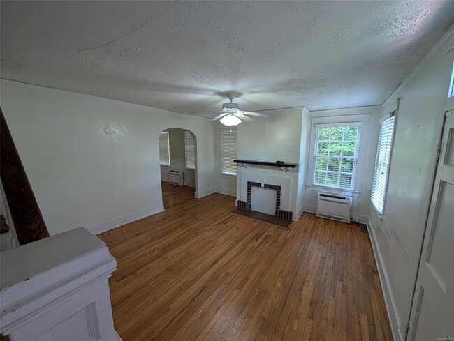 Building Photo - 2164 College St