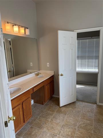 Building Photo - 1621 Falcon Dr