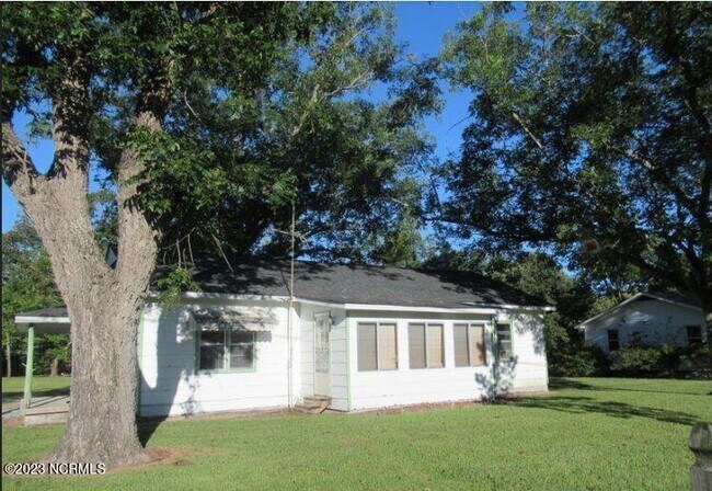 Building Photo - Spacious 3 Bedroom, 1 Bathroom Home in Ric...