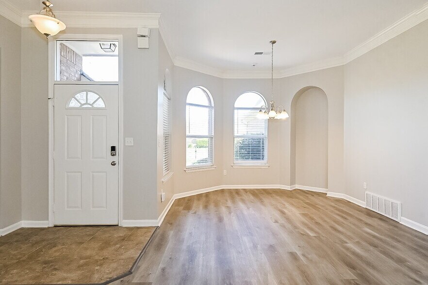 Building Photo - 6157 Braybourne Main