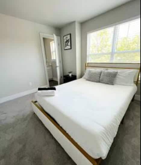 Building Photo - 5018 Central Ave