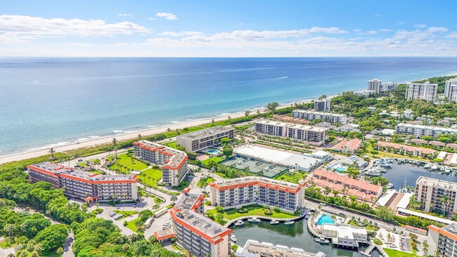 Building Photo - 2871 N Ocean Blvd