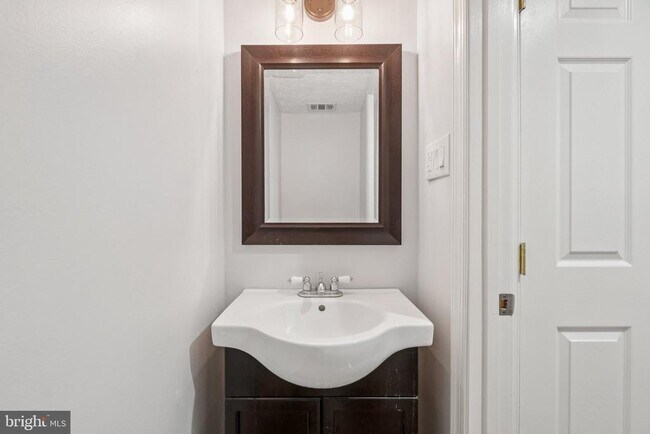 Building Photo - 8474 Sugar Creek Ln