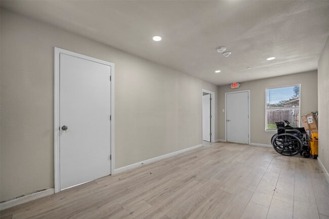 Building Photo - 22114 Merrymount Dr