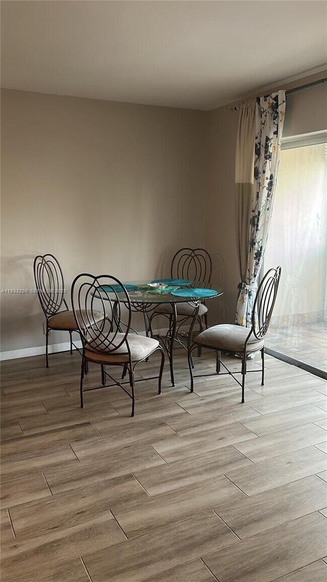 Building Photo - 215 SE 3rd Ave