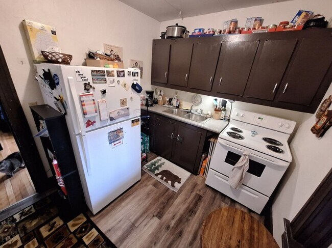 Building Photo - Cute 1 Bedroom 1 Bath Apartment On The North Side