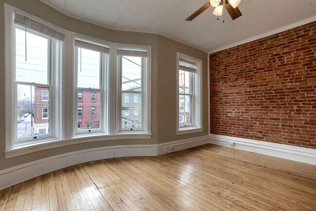 Building Photo - 206 Reily St