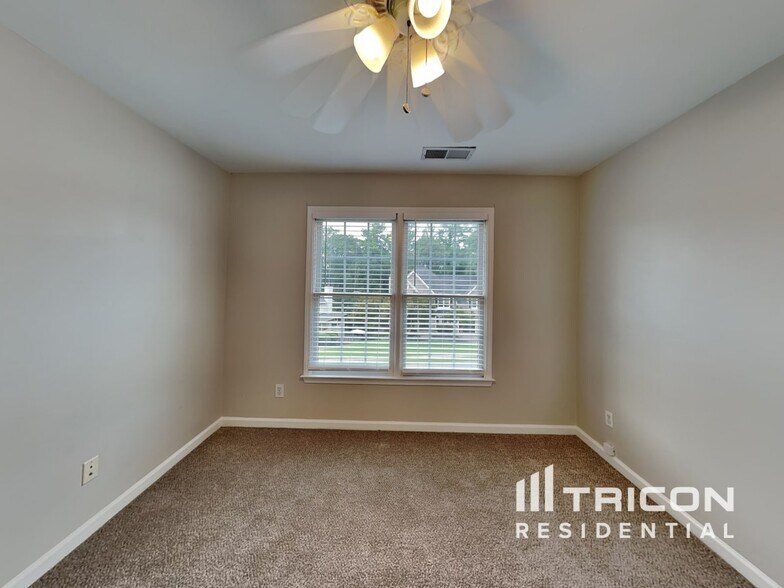 Building Photo - 305 Horseshoe Bend