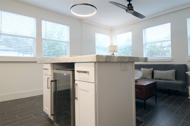 Building Photo - 412 Pacific St