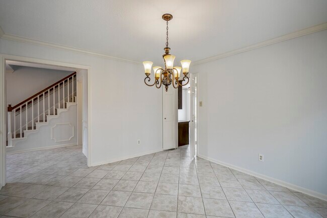 Building Photo - 16611 Brenton Oaks Dr