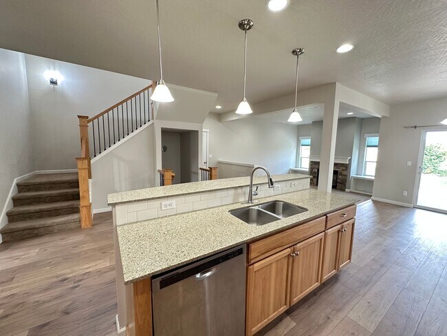 Building Photo - Cda Place Home