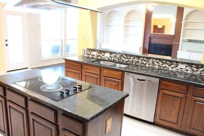 Building Photo - 1013 Stone Gate Dr