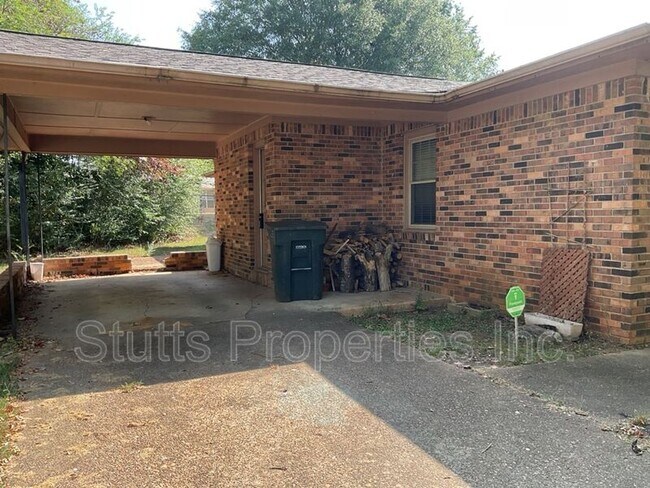 Building Photo - 1810 Marlborough Blvd