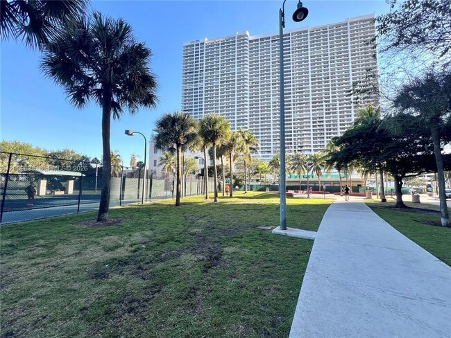 Building Photo - 1717 N Bayshore Dr