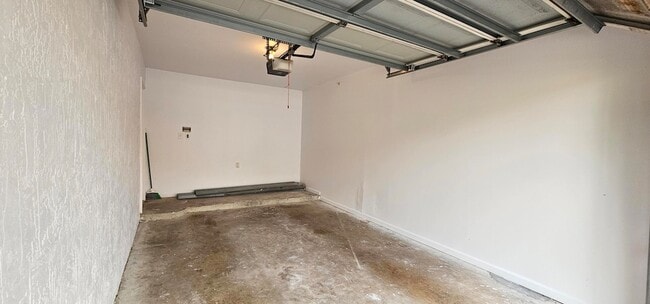 Building Photo - 400 Scotia Dr
