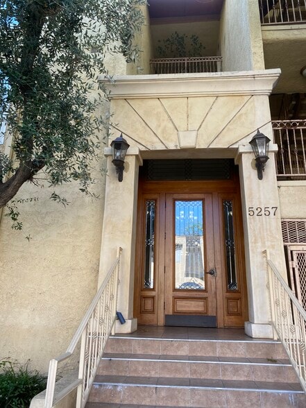 Building Photo - 5257 Radford Ave