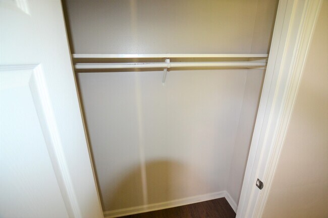 Building Photo - Charming 3 bedroom Duplex Conveniently Loc...
