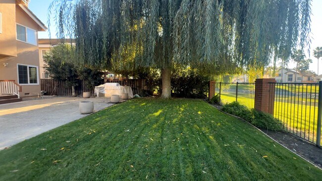 Building Photo - 2270 Tamarisk Ct